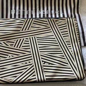 Henri Bendel Leather Laptop Case w Original Storage Bag